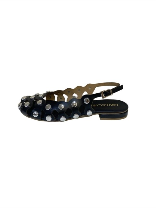 <p>
Slingback spuntata con borchie piatte nera
</p>Aquaclara
