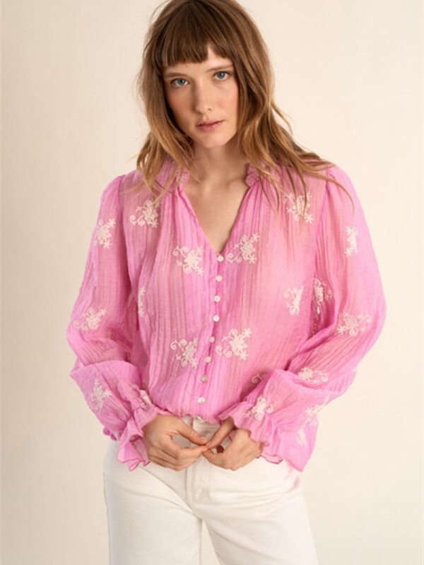 <p>
  Camicia ricamata
</p>Molly Bracken