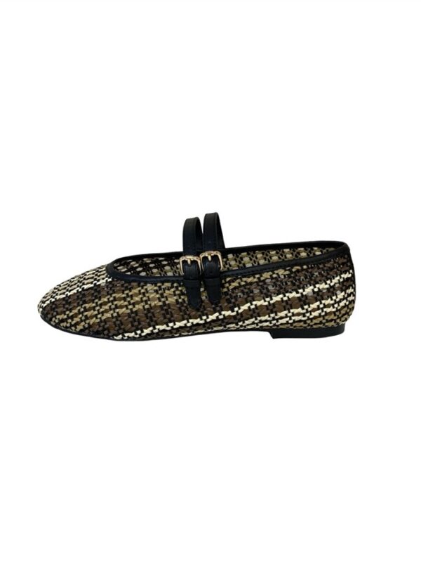 <p>
  Ballerina traforata multicolor
</p>Inuovo