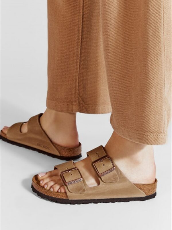 <p>
  Sandalo ARIZONA OILED LEATHER
</p>Birkenstock