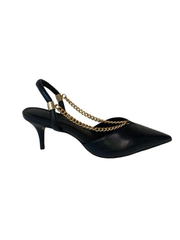 <p>
Chanel a punta con catena e tacco 7 cm
</p>Arezzo