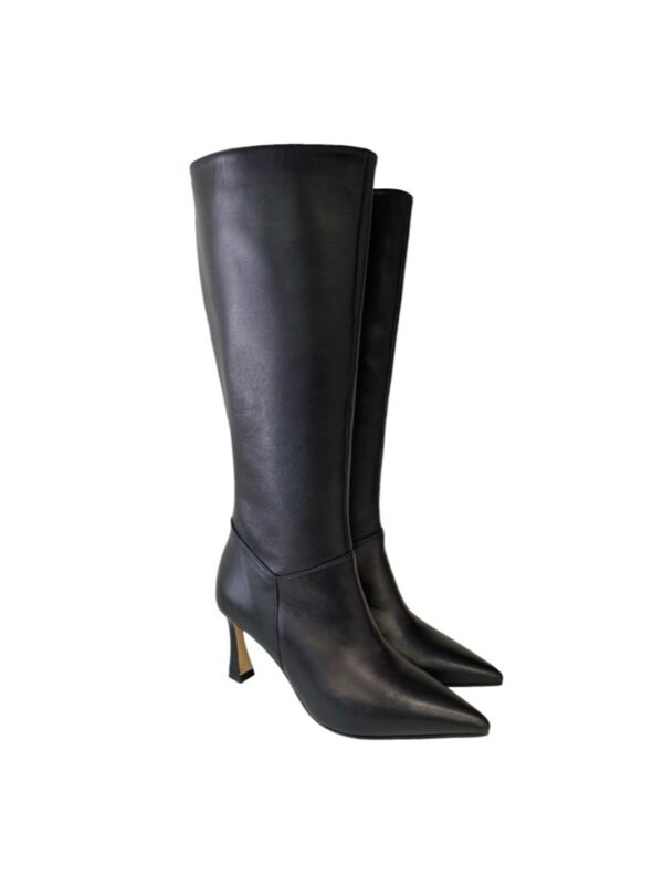 <p>
Stivale con tacco 5 cm NERO
</p>Andrea Pinto