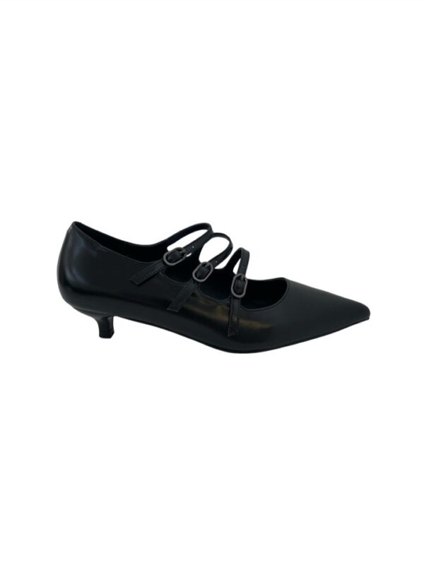 <p>
Decolté con 3 cinturini e tacco 3 cm
</p>Chiconic
