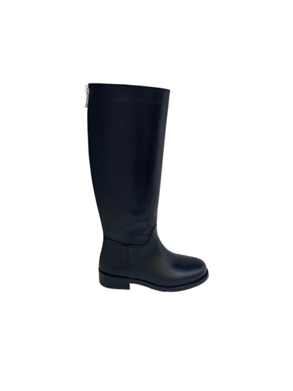 <p>
Stivale cavallerizzo con zip posteriore
</p>The Icona