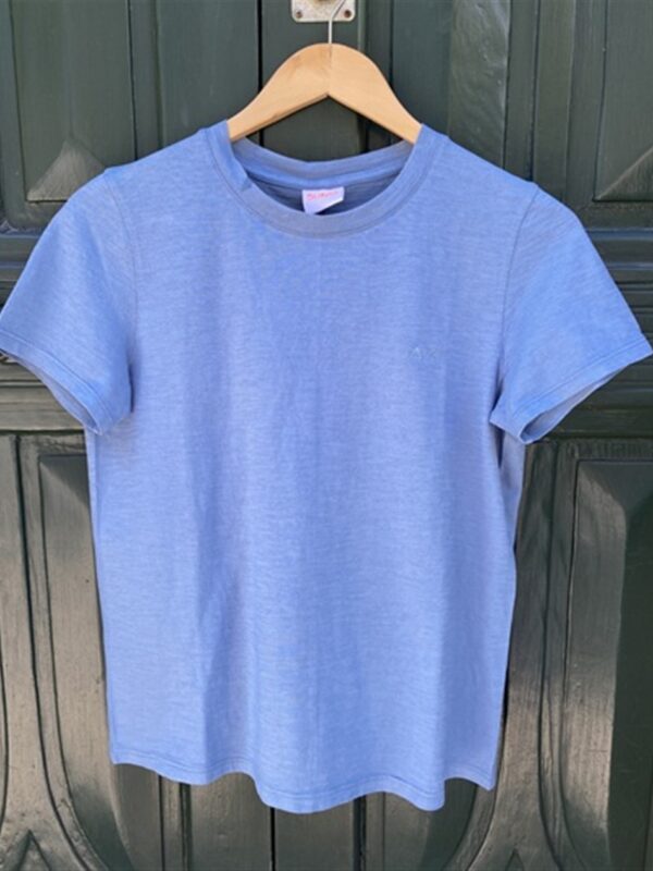 <p>
T-shirt in cotone fiammato avio
</p>Sun 68