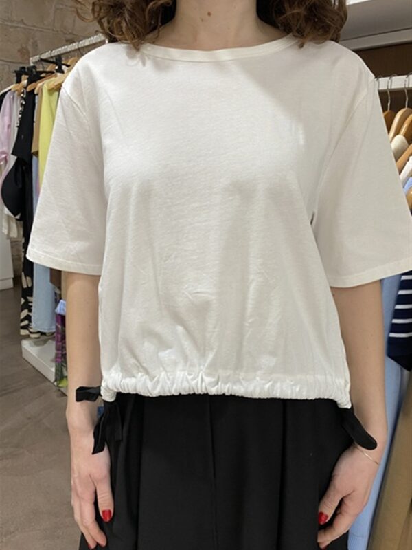 <p>
  T-shirt over con taschino posteriore e coulisse anteriore panna/nero
</p>H2o