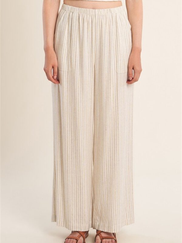 <p>
Pantalone gamba dritta con elastico in vita stampa righe nere e oro
</p>Molly Bracken