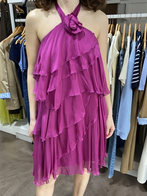 <p>
  Abito corto con scollo all'americana a balze magenta
</p>

<p>
  &nbsp;
</p>Dixie