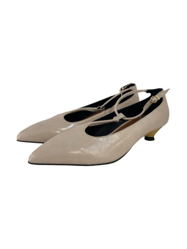 <p>
Mary Jane effetto naplack con tacco 4cm
</p>Luciano Barachini
