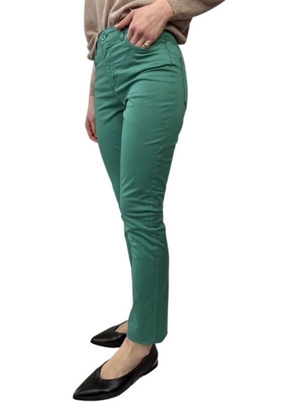 <p>
  Pantalone 5 tasche regular a sigaretta
</p>H2o