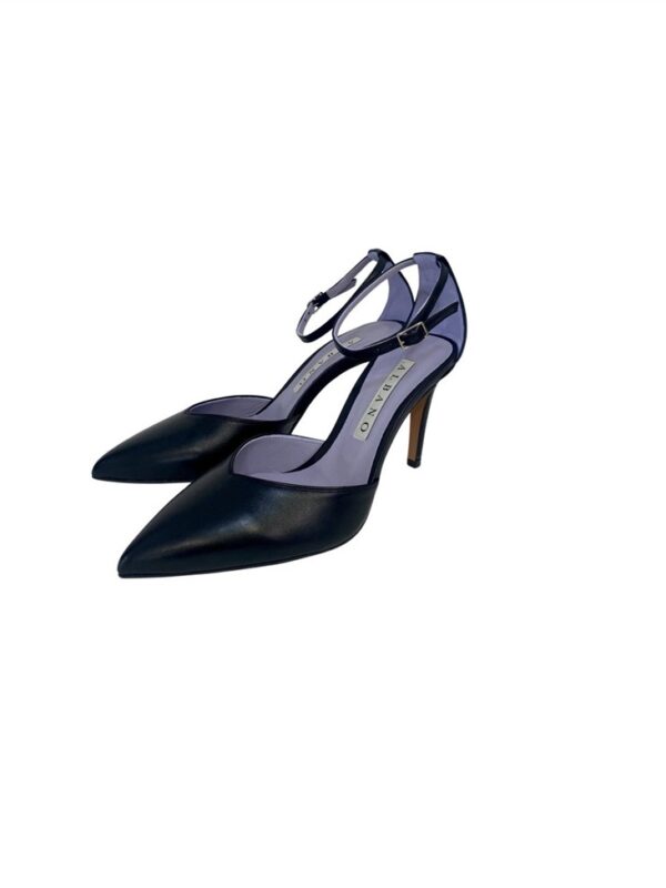 <p>
Sandalo a punta tacco 7 cm con braccialetto
</p>Albano