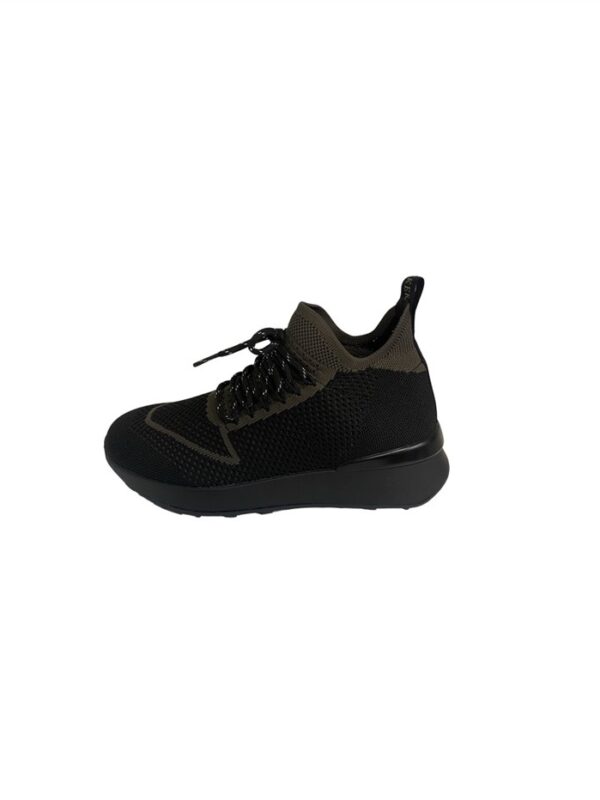 <p>
Sneakers in tessuto elasticizzato
</p>Uma Parker