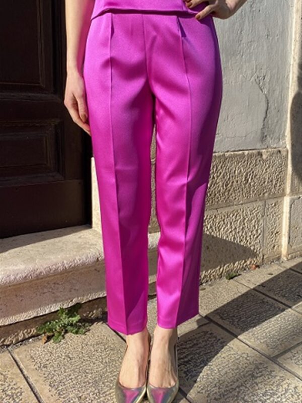<p>
Pantalone dal taglio classico in raso
</p>Tolérance Couture