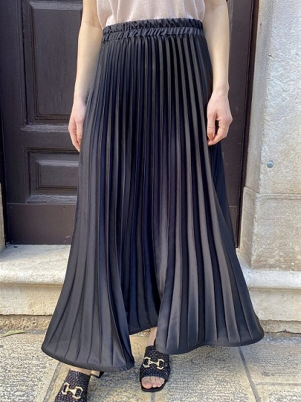<p>
  Gonna plissé in raso con elastico in vita 
</p>Dixie