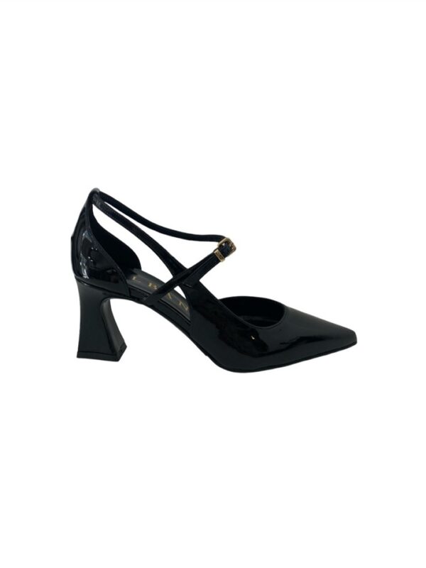 <p>
Decolté semiaperto in vernice con tacco di 7 cm NERO
</p>Albano