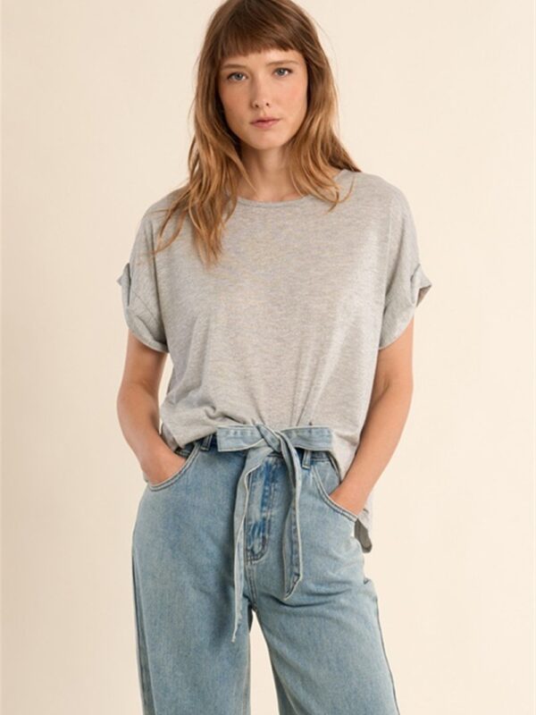 <p>
  T-shirt con apertura sul retro silver
</p>Molly Bracken