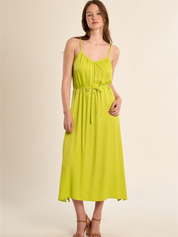 <p>
  Abito lungo con spacco e cintina di tessuto green anise
</p>Molly Bracken