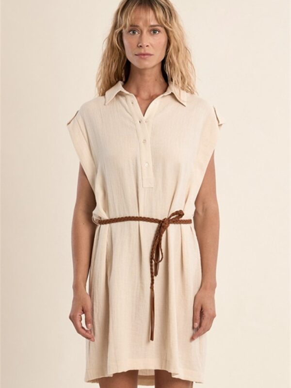 <p>
  Abito corto con cintura inclusa offwhite
</p>Molly Bracken
