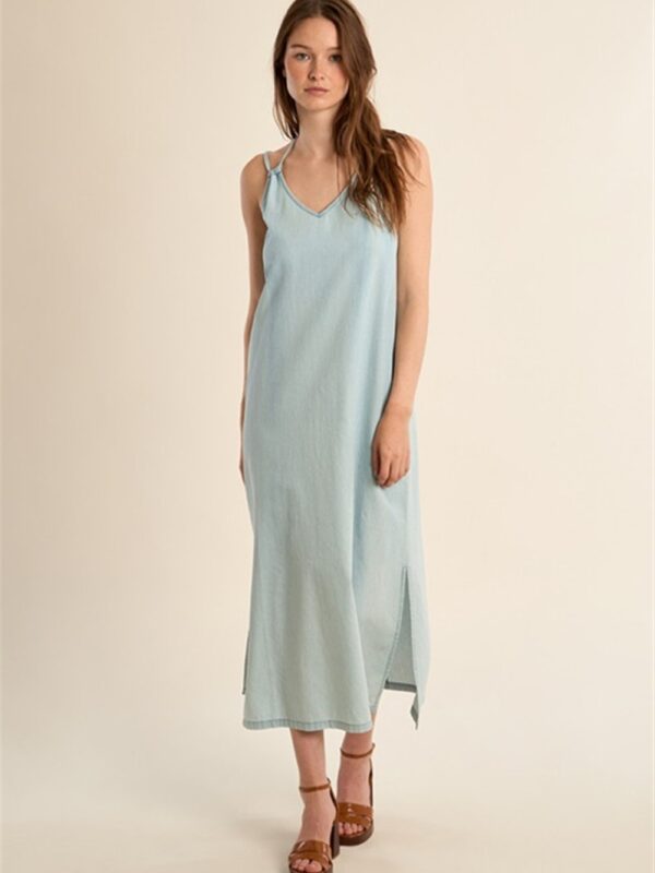 <p>
  Abito lungo in lyocell effetto denim chiaro
</p>Molly Bracken