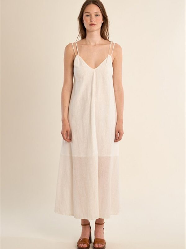 <p>
  Abito lungo con filo lurex oro nella trama
</p>Molly Bracken