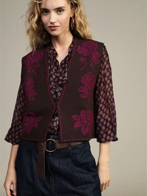 <p>
  Gilet in maglia con ricamo
</p>Dixie