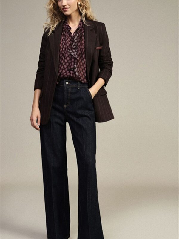 <p>
Jeans gamba dritta
</p>Dixie