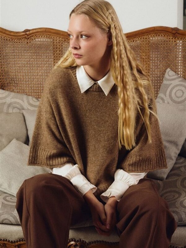 <p>
CAMEL - Maglione svasato con manica 3/4
</p>Molly Bracken