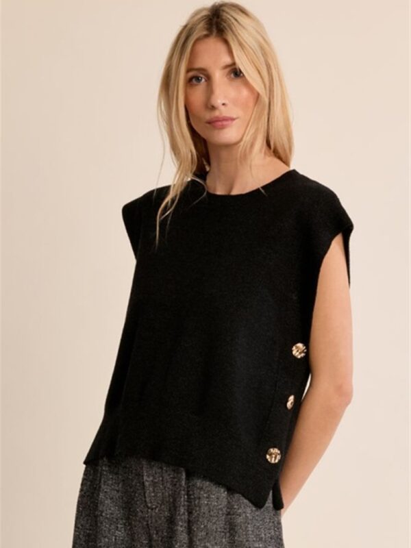 <p>
Gilet in maglia rasata con dettagli dorati
</p>Molly Bracken