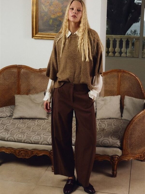 <p>
CHOCOLATE - Pantalone modello barrel
</p>Molly Bracken