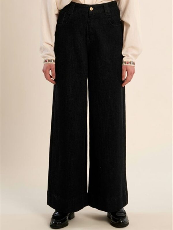 <p>
  Jeans wide leg vita lata
</p>Molly Bracken