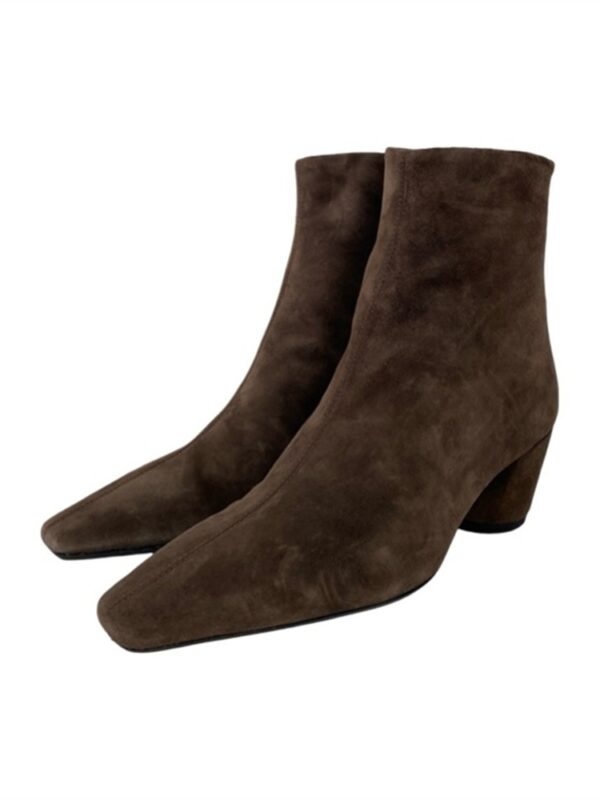 <p>
  BEATRICE - Tronchetto in suede con punta quadra affusolata e tacco 5 cm
</p>Jvam