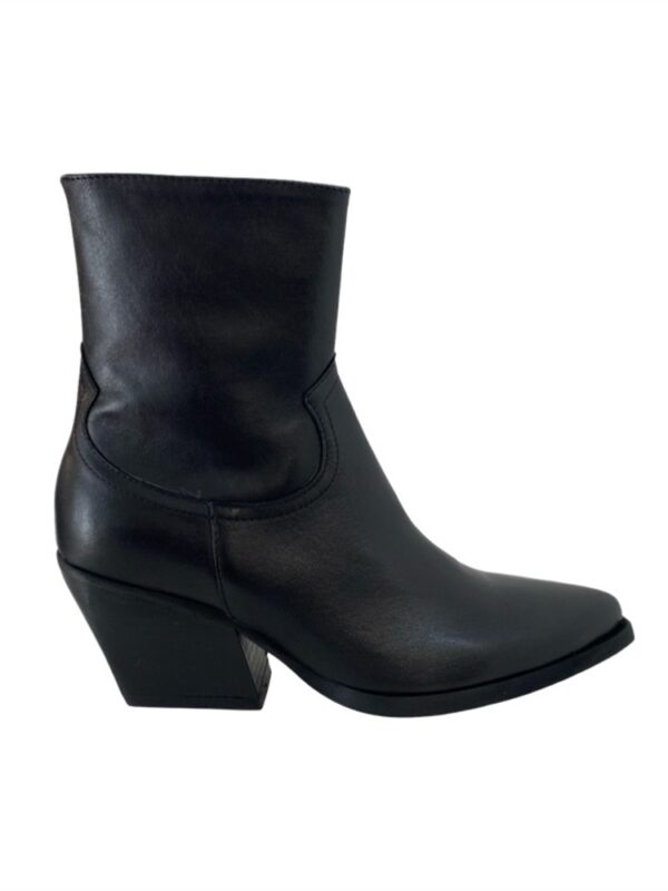 <p>
NERO - Texano con zip interna e tacco 5 cm
</p>The Icona