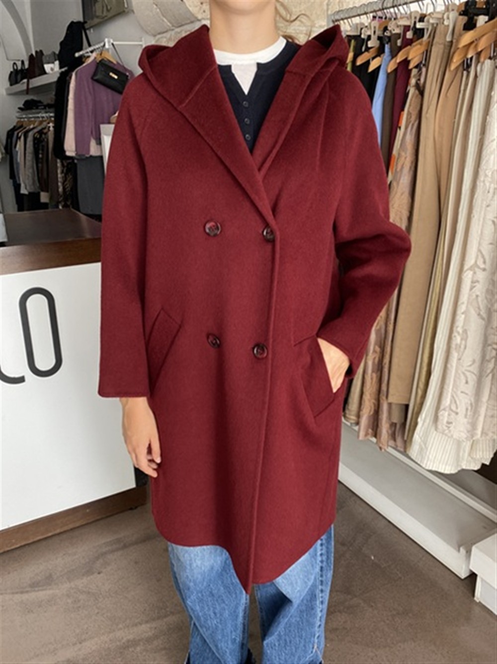 <p>
RED TIBETAN - Cappotto doppiopetto misto lana con cappuccio
</p>Silvian Heach