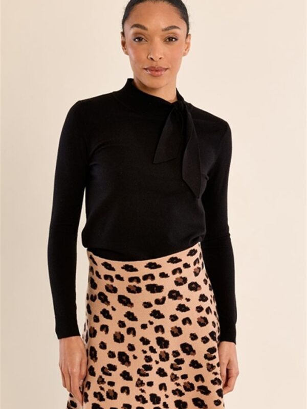 <p>
  BLACK - Maglioncino in maglia fine con dettaglio a fiocco
</p>Molly Bracken