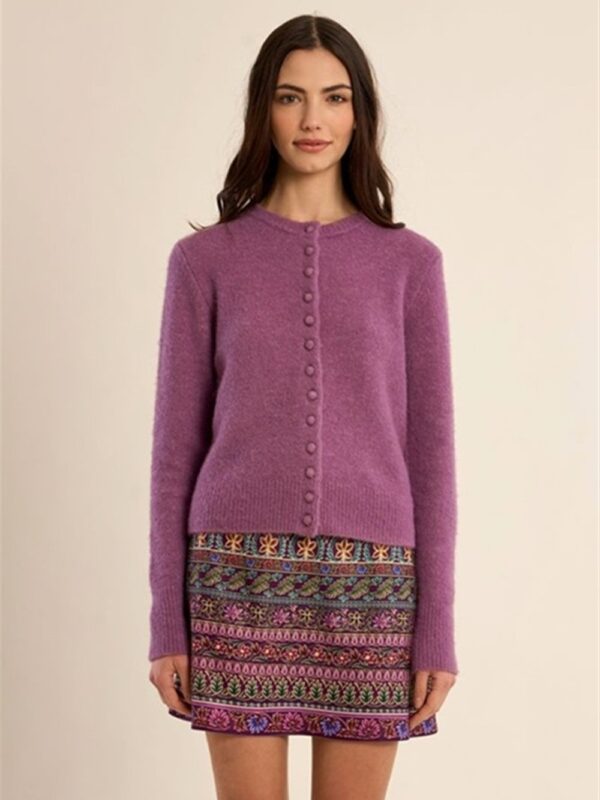 <p>
Cardigan paricollo con bottoncini
</p>Molly Bracken
