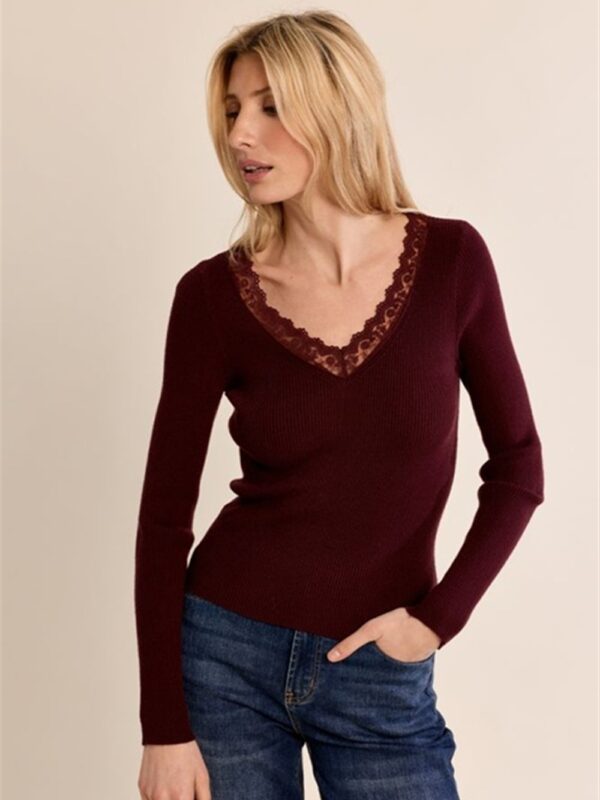 <p>
  PLUM - Maglioncino a costine scollo a v e pizzo
</p>Molly Bracken