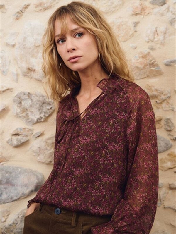 <p>
  Camicia stampata semi trasparente con canottina inclusa
</p>Molly Bracken