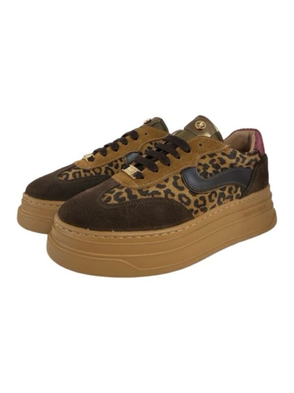 <p>
  Sneakers motivo maculato con inserti in suede e fondo platform 5 cm
</p>Janet & Janet