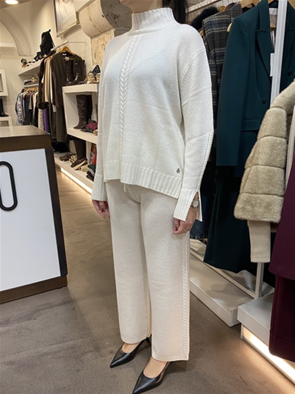 <p>
Coordinato in 100% lana
</p>Dixie