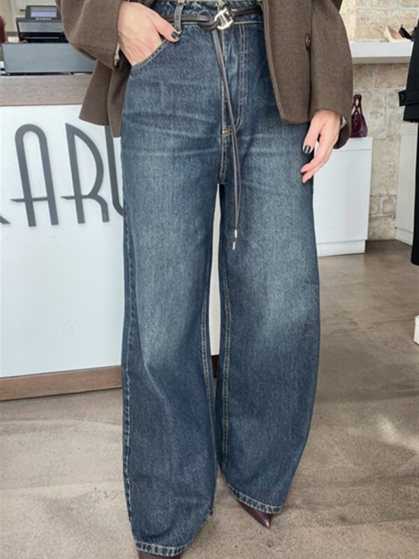 <p>
Jeans wide leg con cinturaJeans modello carrot vita alta
</p>H2o