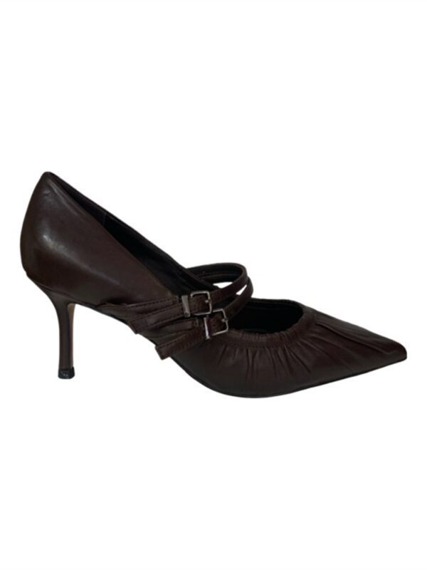 <p>
MORO - Decollétè effetto arricciato con braccialetti e tacco 7 cm
</p>Chiconic