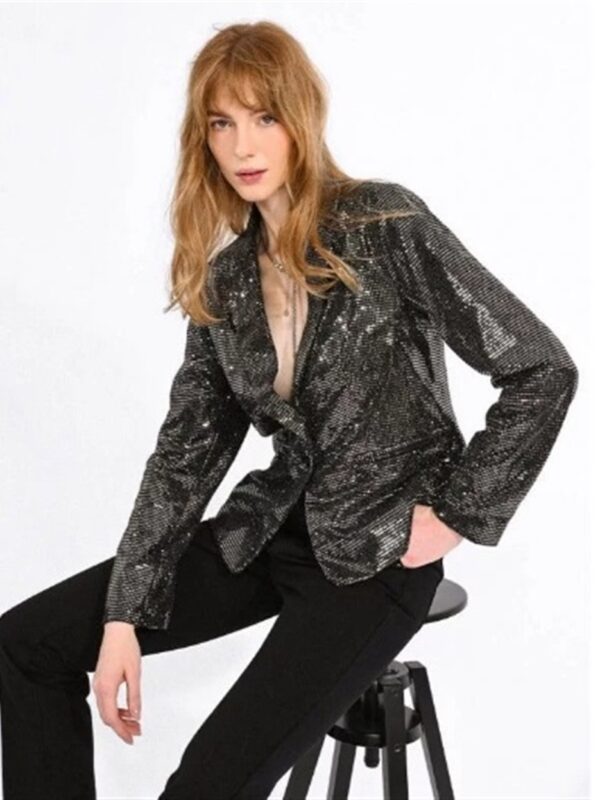 <p>
Giacca monopetto con paillettes
</p>Molly Bracken